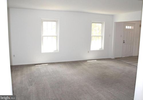 5076 Queens Wood Dr, Springfield VA  22015-1530 exterior