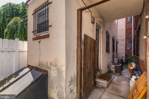 1815 Bainbridge St, Philadelphia PA  19146-1429 exterior
