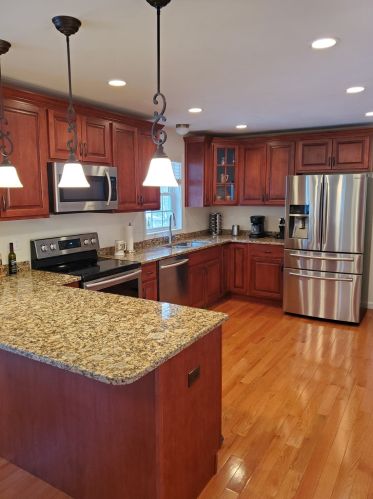 210 Monarch Ave, Goffstown, NH 03045-2737