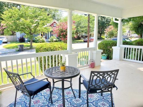 1737 Center Ave, Atlanta GA  30344-4703 exterior