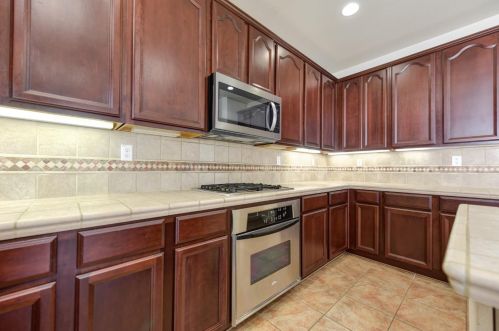 6415 Rio De Onar Way, Elk Grove, CA 95757-3489
