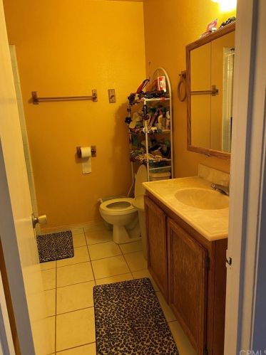 1000 Bishop St, Santa Ana CA  92701-6402 exterior