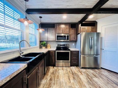 566 Southwind Rd, Mineral Wells, TX 76067-1059
