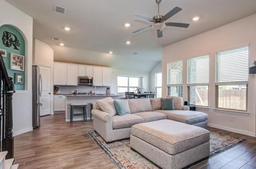 1701 Victoria Dr, Fort Worth TX  76131-4820 exterior