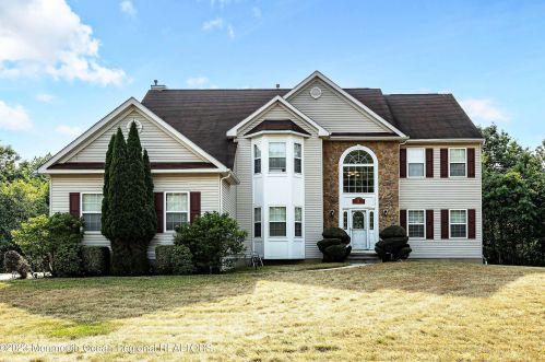 14 Etty Ct, Lakehurst, NJ 08759-5918