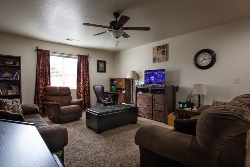 272 Main St, Kayenta UT 84738-6240 exterior