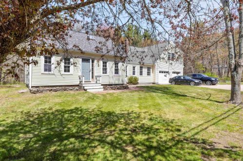 18 Squamscott Rd, Stratham, NH 03885-2145