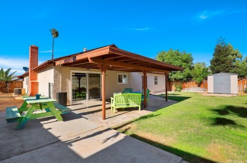 6010 Kitty Hawk Dr, Riverside CA  92504-1422 exterior