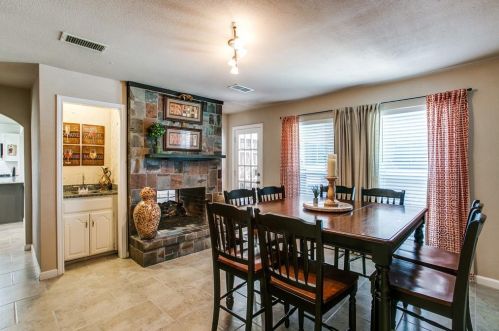 2239 Woodcreek, Carrollton TX 75006-1911 exterior