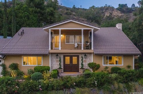 2010 Buckingham Pl, Glendale CA  91206-1401 exterior