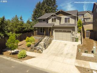1015 Alexandra Dr, Newberg, OR 97132-8400
