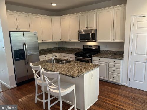9137 Carriage House Ln, Columbia, MD 21045-4075