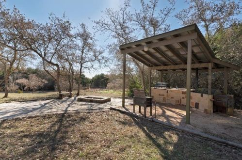 9915 Derecho Dr, Austin TX  78737-1027 exterior