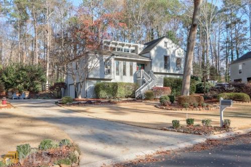 2058 Paran Ct, Marietta, GA 30062-5425