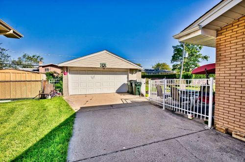 7906 Lake St, Morton Grove, IL 60053-1848