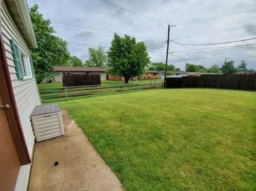 423 Saginaw Dr, Valpo IN 46385-8117 exterior