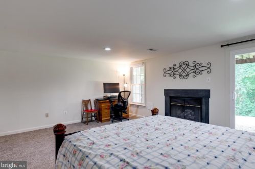 8725 Stone Hill Pl, Springfield VA  22153-1718 exterior