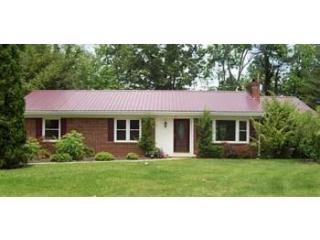 410 Circle Heights Dr, Greeneville, TN 37745-4109