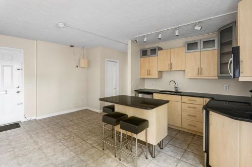 245 Gano St, Providence, RI 02906-4023