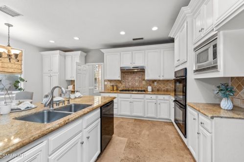 531 Granite Hl St, Simi Valley CA 93065-0608 exterior