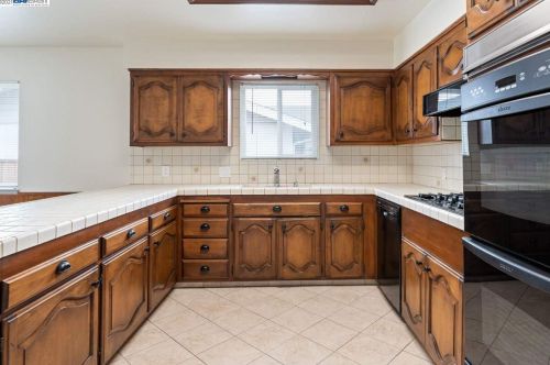 1994 Evergreen Ave, San Leandro CA 94577-6202 exterior