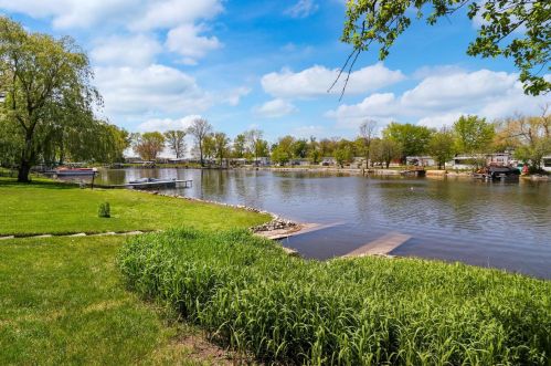 38368 Lakeside Pl, Antioch, IL 60002-7714