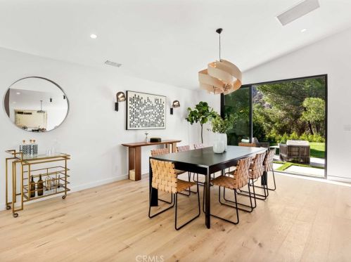 17252 Escalon Dr, Van Nuys CA  91436-4032 exterior