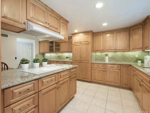 9551 Starling Ave, Santa Ana, CA 92708-6620