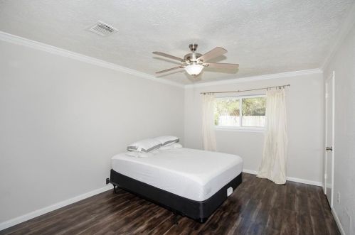 2212 Mockingbird Ln, Morgans Point TX 77571-2542 exterior