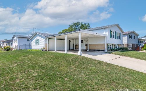 5700 Edward Dr, Oak Forest, IL 60452-2800
