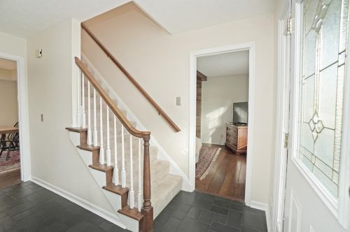9914 Forestglen Dr, Cincinnati, OH 45242-5116