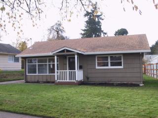 9415 Fairhaven Ave, Portland, OR 97203-2513
