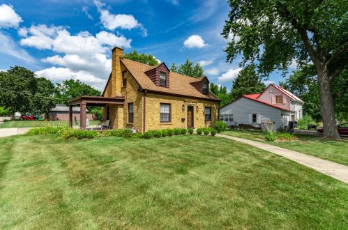 121 Home St, Sycamore IL  60178-2205 exterior