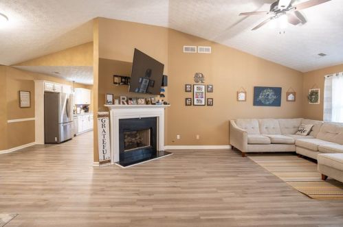 122 Meadow View Dr, Jackson GA  30233-2908 exterior