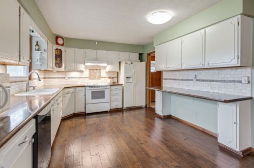 29929 Corson Dr, Valley View, IL 60145-8527