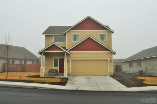 988 26th Ln, Eagle Crest, OR 97756-1336