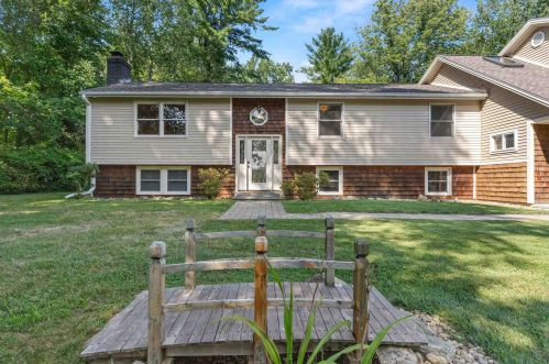 93 Winnicutt Rd, Stratham, NH 03885-2426