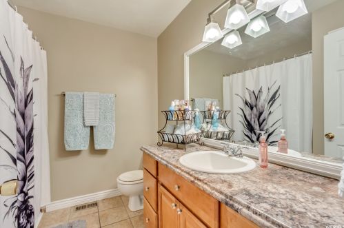 5442 Aristada Ave, Taylorsville UT 84081-5200 exterior