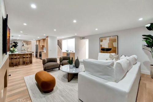 5892 Bellfield Ln, Huntington Beach CA  92648-1041 exterior