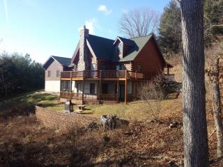 2860 Sonny Alley Dr, Draper, VA 24324-2722