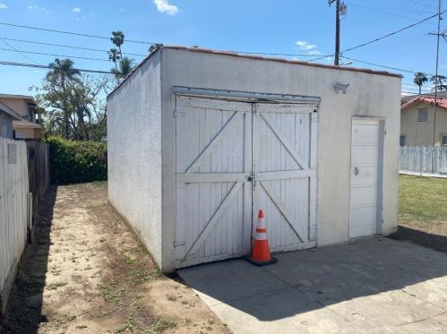 811 Zeyn St, Anaheim CA  92805-1842 exterior