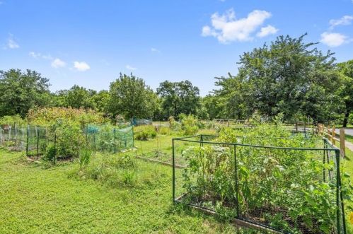5204 Creekline Dr, Austin TX  78745-2227 exterior
