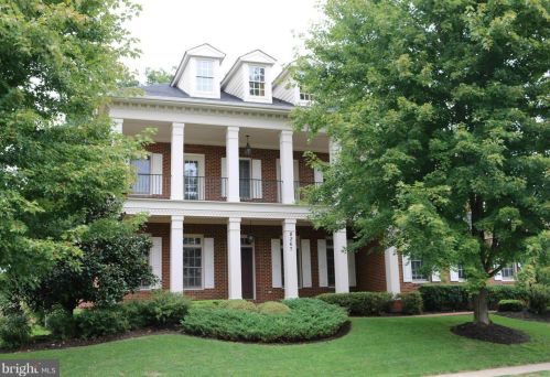 8267 Roxborough Loop, Gainesville, VA 20155-3215