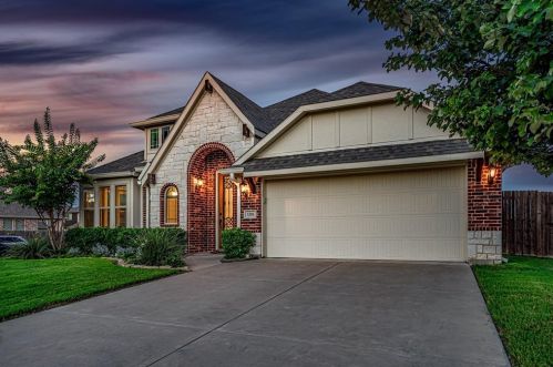 1201 Star Grass Dr, Midlothian TX  76063-1689 exterior