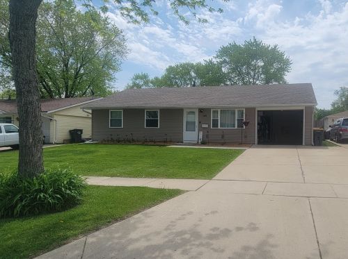 425 Robinhood Dr, Streamwood, IL 60107-1573