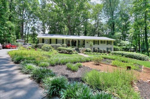 4860 Lilburn Stone Mountain Rd, Lilburn, GA 30047-5275