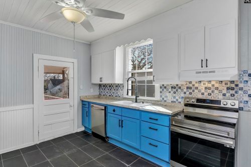 205 Oliver St, Cayce-West Columbia SC  29169-7630 exterior