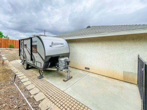 17921 Cole Ave, Riverside CA  92508-9728 exterior