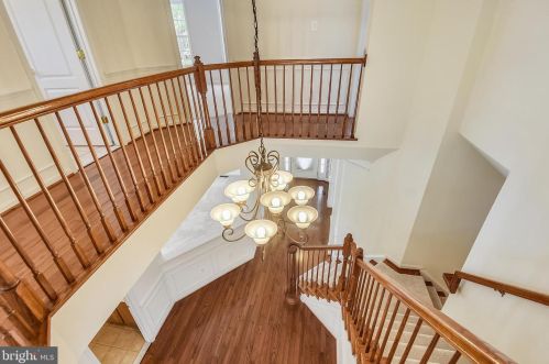 7112 Ayers Meadow Ln, Springfield VA  22150-4915 exterior