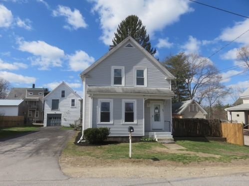65 Bridge St, Berwick, ME 03901-2215